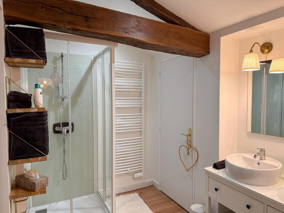 Maison + Parking Prive Au Coeur Angouleme 60M2 Ngoại thất bức ảnh